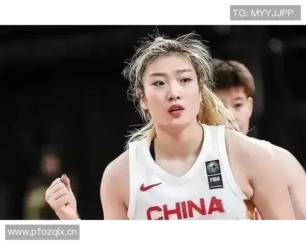 鲁鸣批评女篮联赛表现放弃李梦后指出两大不足引发球迷共鸣